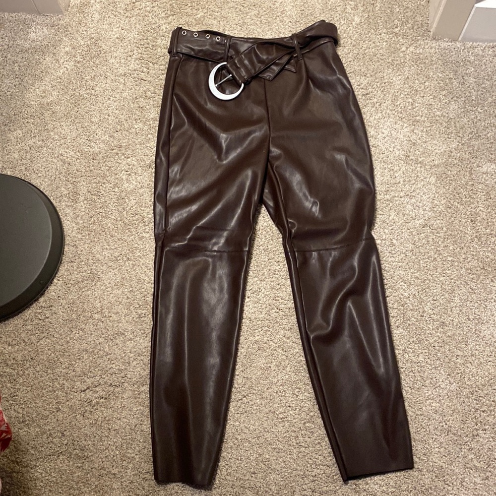 HIGH-WAISTED FAUX LEATHER CROP PANT
